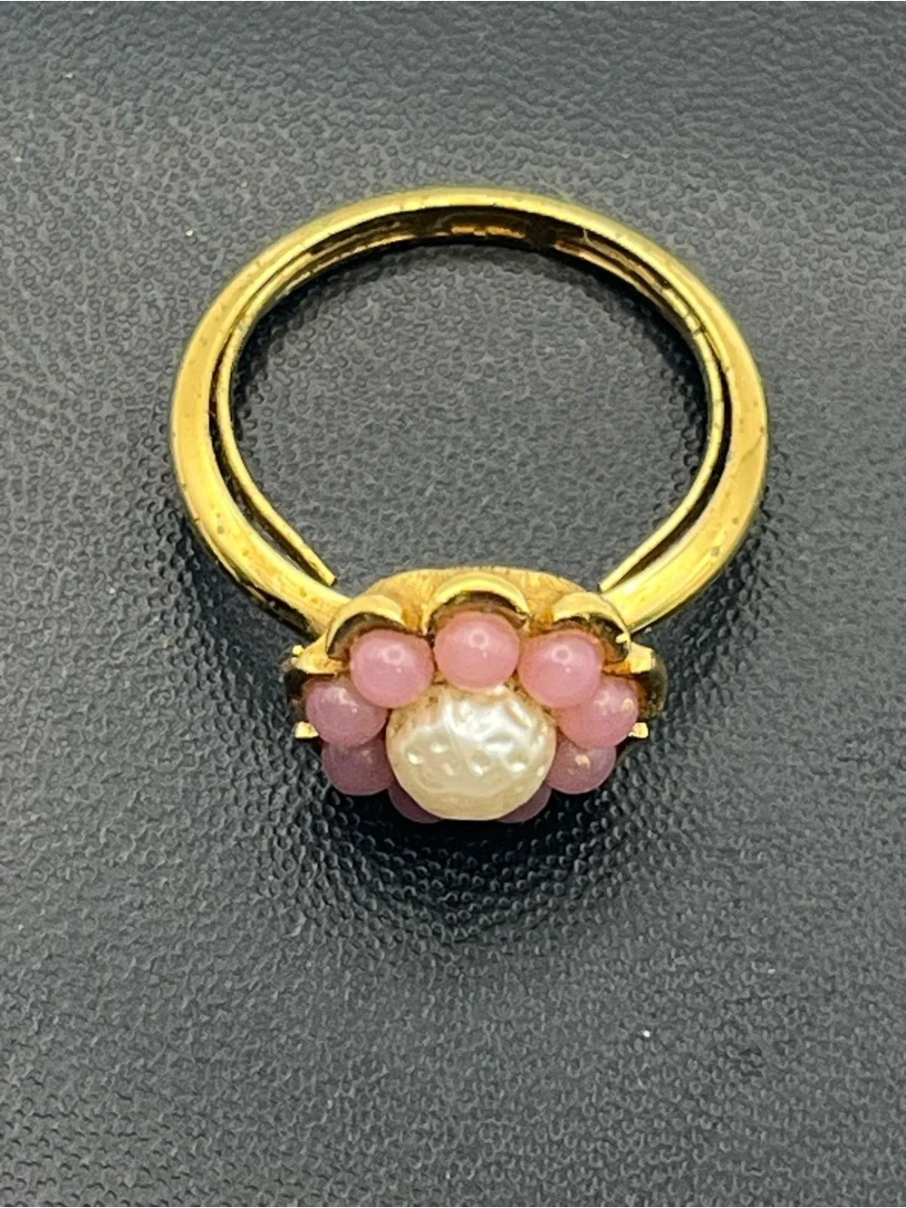 Daisy flower pale pink/ purple gold tone vintage ring size 9 faux pearl